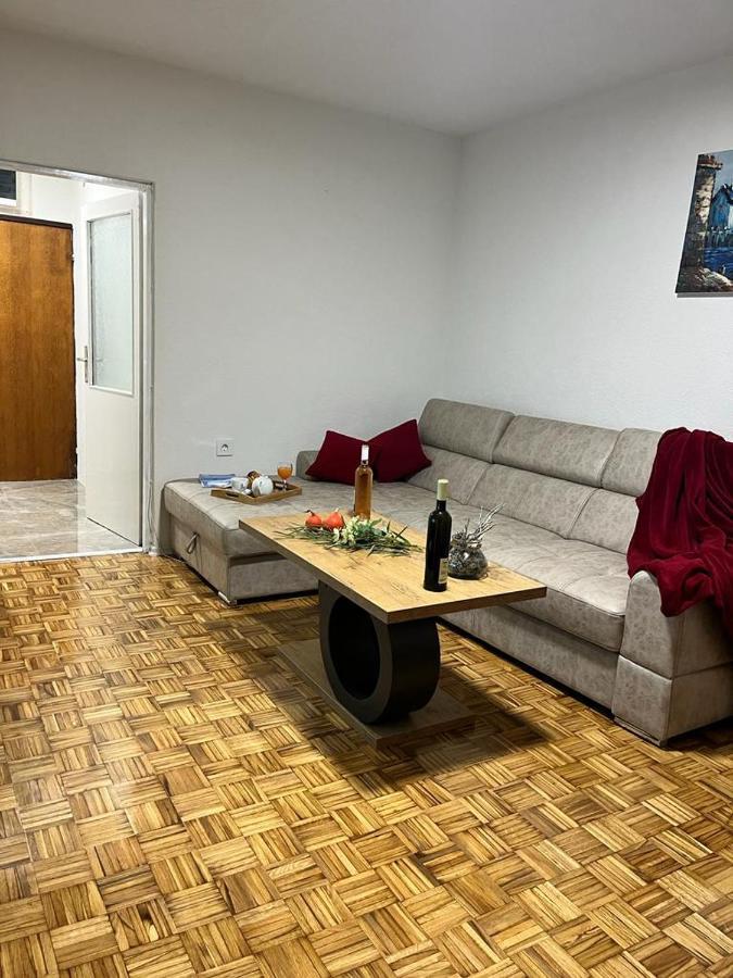 Stan Na Dan Kozarska Dubica Apartment Bosanska Dubica Exterior photo